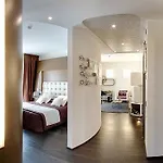 Palace Moderno מלון