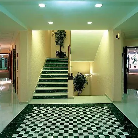Palace Moderno פורדנונה