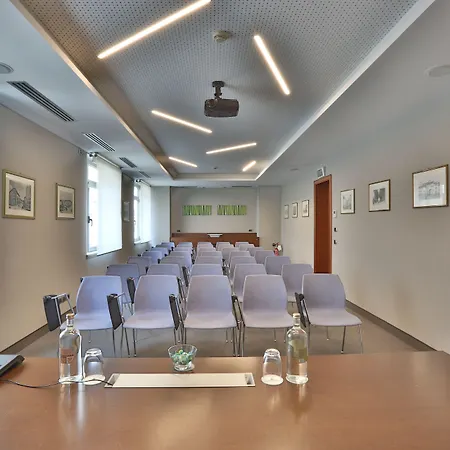 מלון Palace Moderno 4*