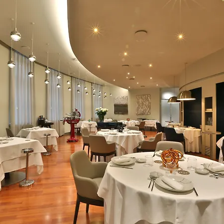 Palace Moderno 포르데노네