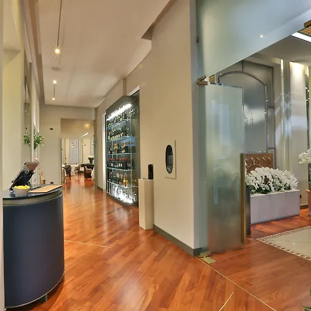 Palace Moderno מלון 4*