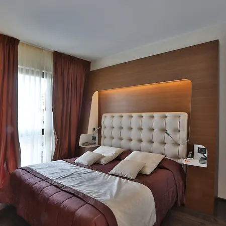 Palace Moderno