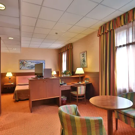 Palace Moderno 포르데노네