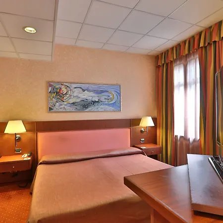 Palace Moderno מלון 4*