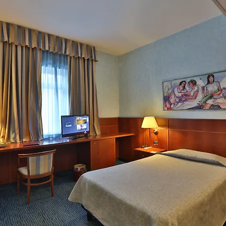 Palace Moderno 포르데노네