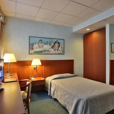 Palace Moderno 포르데노네