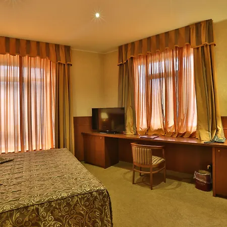 מלון Palace Moderno