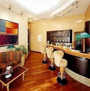 מלון Palace Moderno 4*