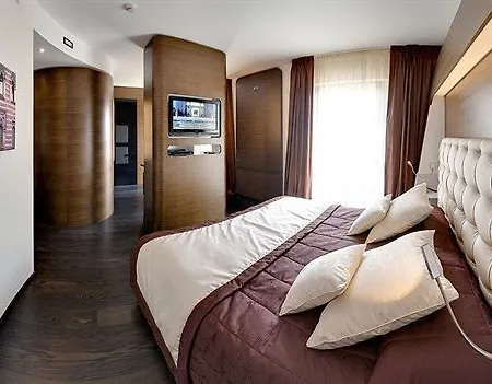 Palace Moderno 4*