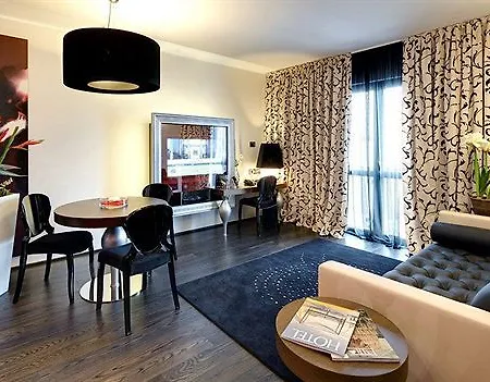 Palace Moderno מלון