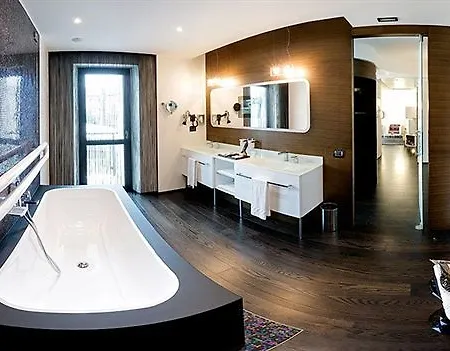 Palace Moderno 4* פורדנונה