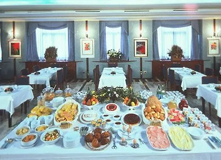Palace Moderno Отель Порденоне