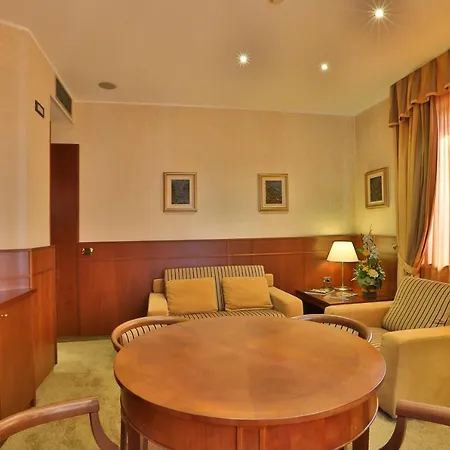 Palace Moderno פורדנונה