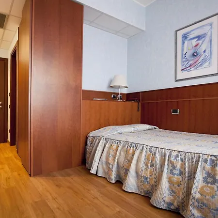 Palace Moderno 4* פורדנונה